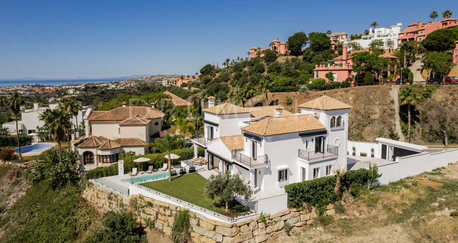 Villa Amra - Vollständig Renovierte Luxusvilla mit Panoramablick auf Meer und Berge in Monte Halcones, Benahavís