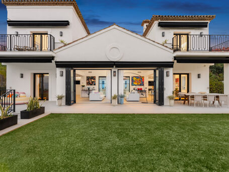 Villa Amra - W Pełni Odnowiona Luksusowa Willa z Panoramicznym Widokiem na Morze i Góry w Monte Halcones, Benahavís