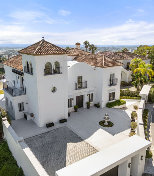 Villa Amra - Fully Renovated Luxury Villa with Panoramic Sea and Mountain Views in Monte Halcones, Benahavís