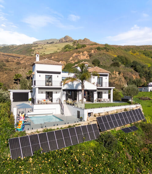 Villa Amra - Fully Renovated Luxury Villa with Panoramic Sea and Mountain Views in Monte Halcones, Benahavís