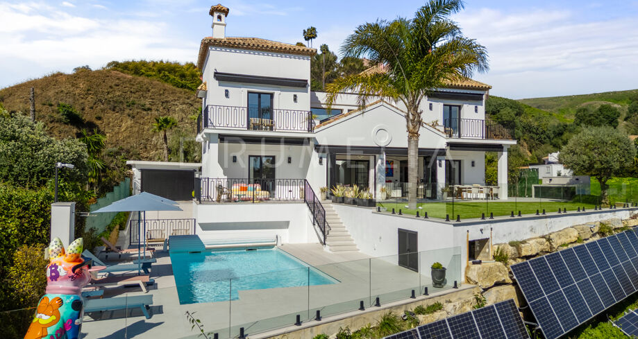 Villa Amra - Vollständig Renovierte Luxusvilla mit Panoramablick auf Meer und Berge in Monte Halcones, Benahavís