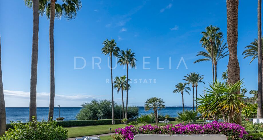 Frontline beach ground floor apartment in Alcazaba Beach Estepona