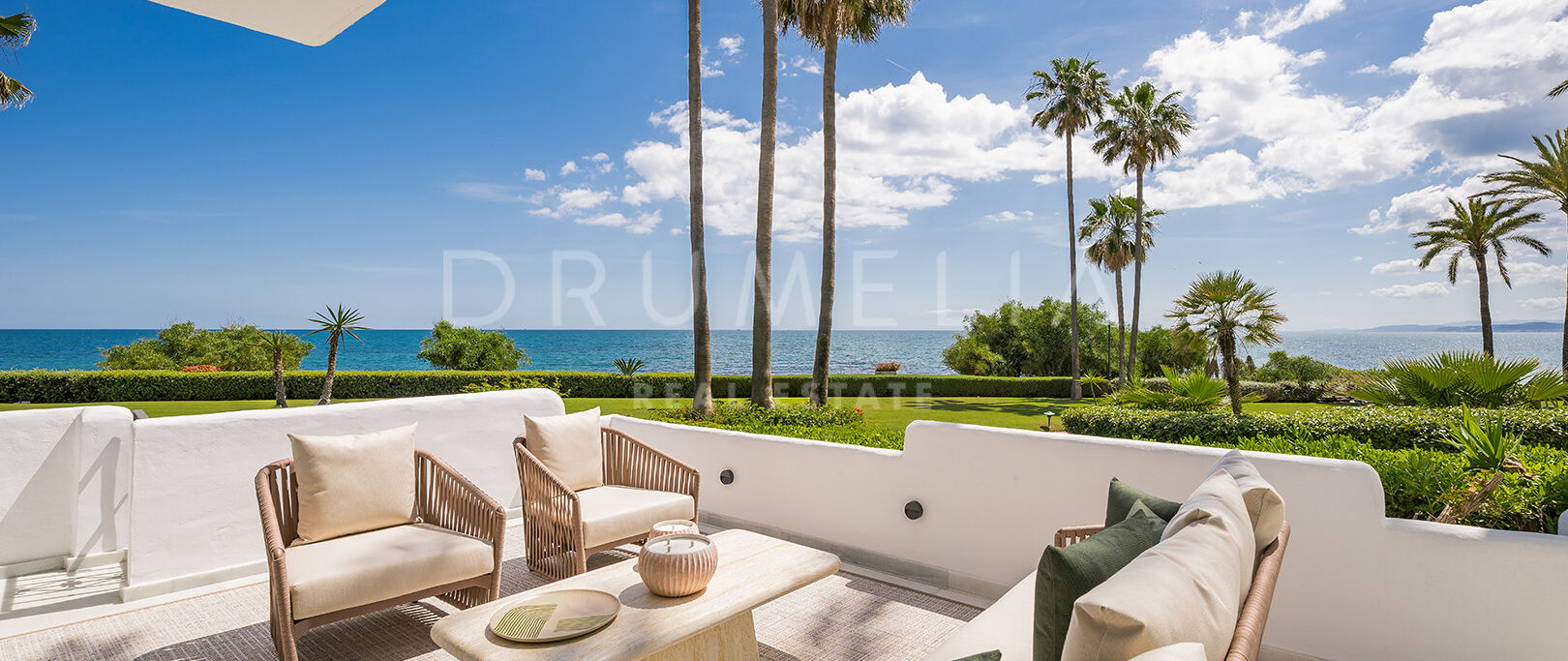 Frontline beach ground floor apartment in Alcazaba Beach Estepona