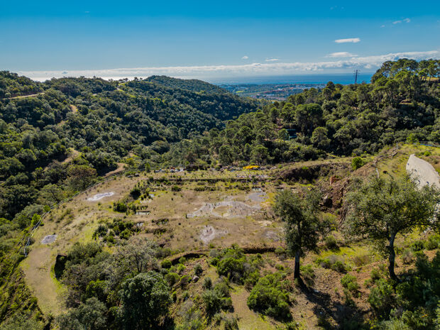 Exklusives Baugrundstück mit Genehmigtem Projekt in La Zagaleta, Benahavís