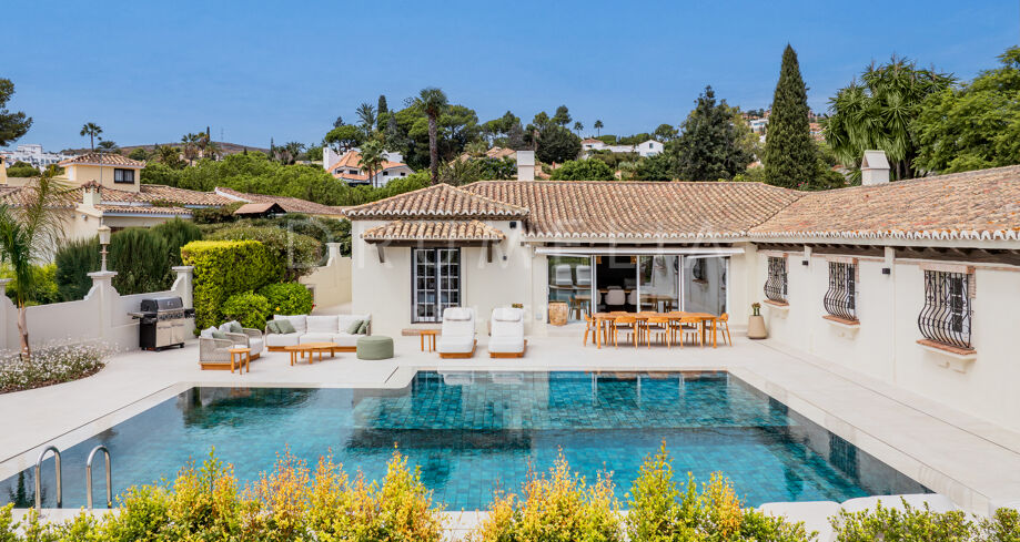 Casa Noora - Elegante Gerenoveerde Villa in Altos del Paraíso, Benahavís