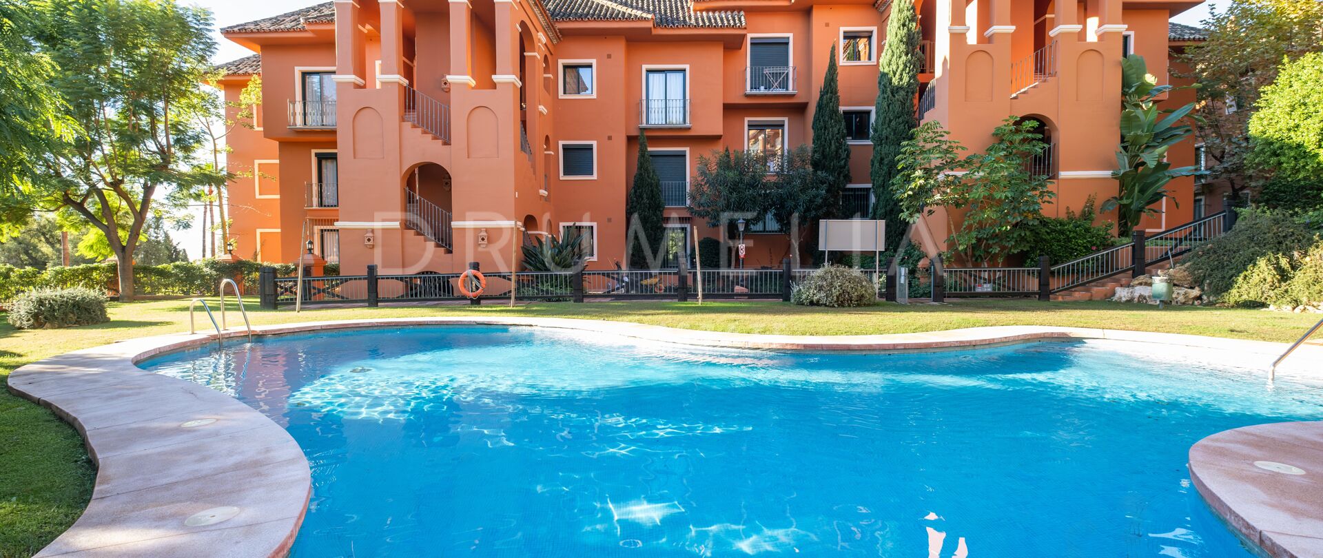 Sea-view apartment in Monte Halcones