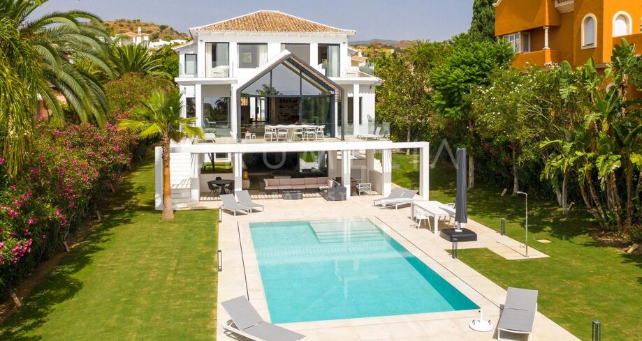 La Madrugada – Stylowy nowoczesny dom luksusowy przy pierwszej linii pola golfowego Los Naranjos, Nueva Andalucía