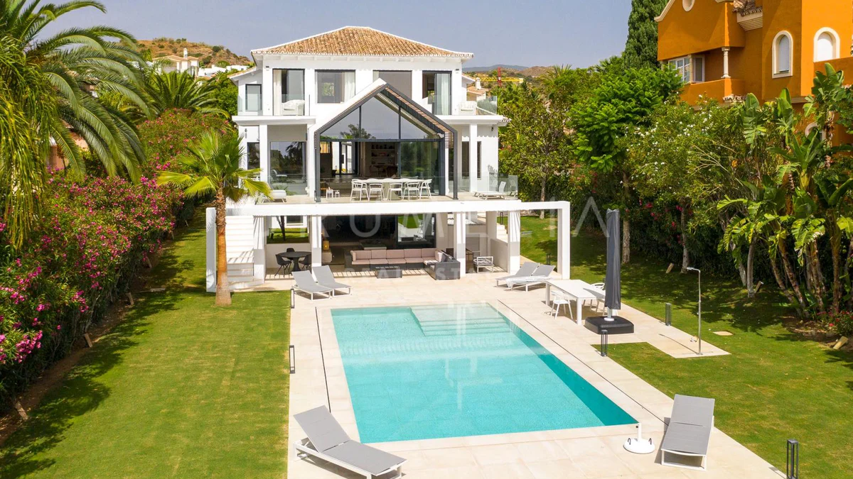 La Madrugada - Stylish Modern Luxury House, Front Line Los Naranjos Golf, Nueva Andalucía
