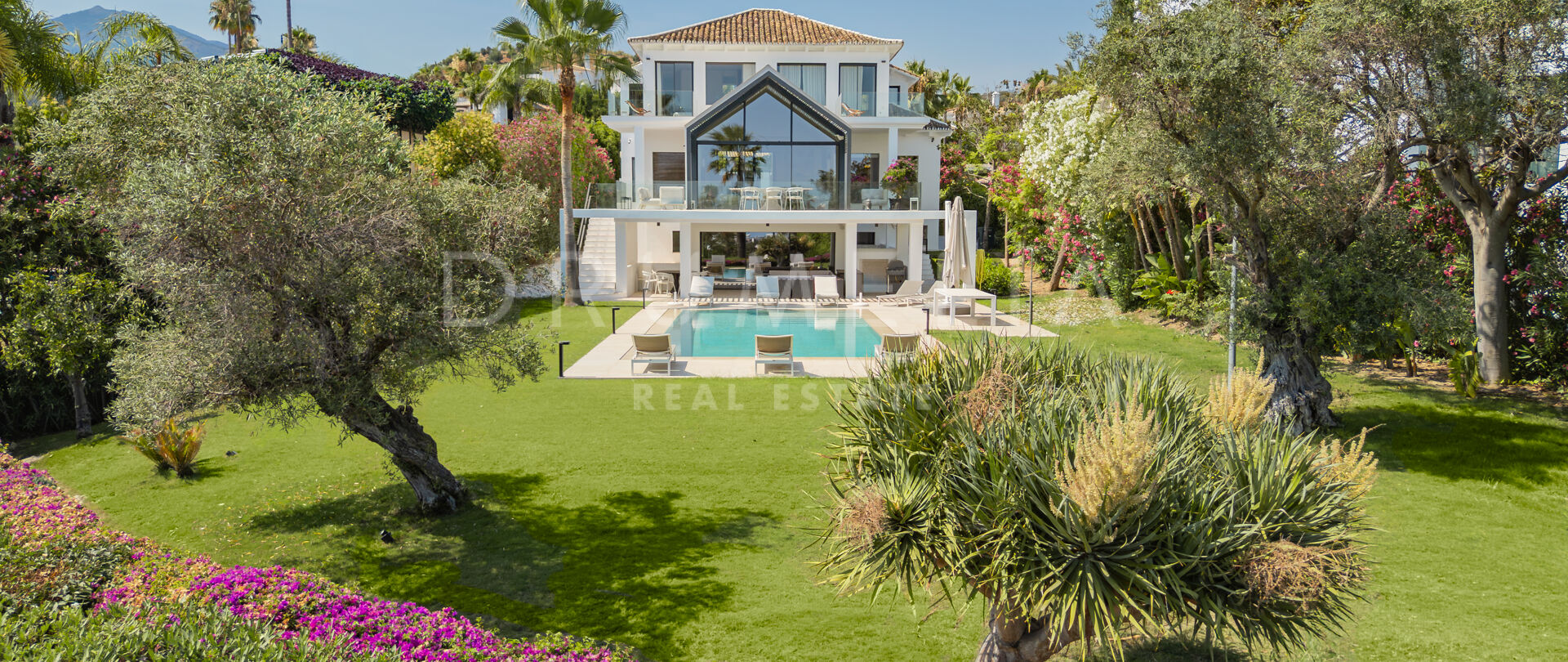 La Madrugada - Stylish Modern Luxury House, Front Line Los Naranjos Golf, Nueva Andalucía
