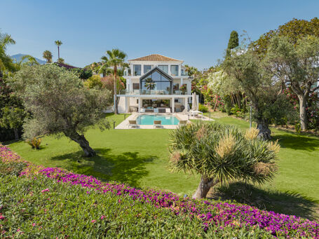 La Madrugada - Stylish Modern Luxury House, Front Line Los Naranjos Golf, Nueva Andalucía