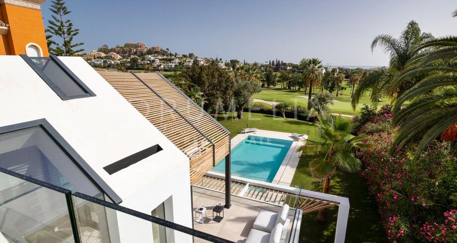La Madrugada - Stilrent modernt lyxhus, frontläge mot Los Naranjos Golf, Nueva Andalucía
