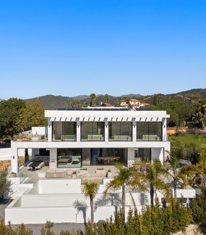 Moderne villa in Elviria met panoramisch zeezicht