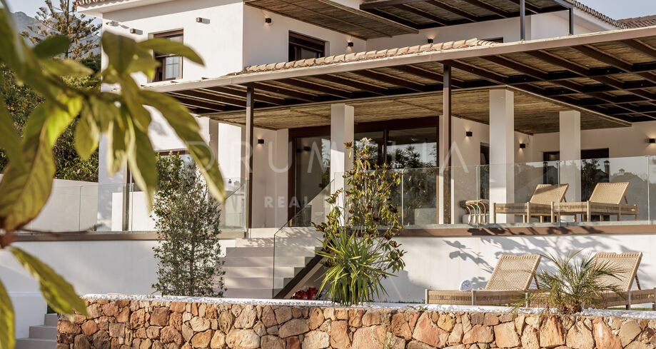 Skandynawska nowoczesna willa w pobliżu miasta na Złotej Mili