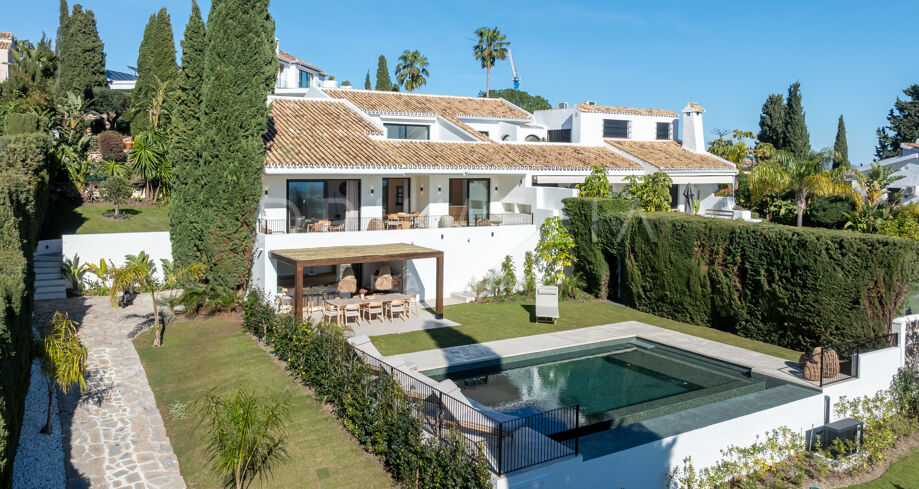 Moderne Villa mit Panoramablick auf das Meer bis Gibraltar in Paraíso Alto, Benahavís