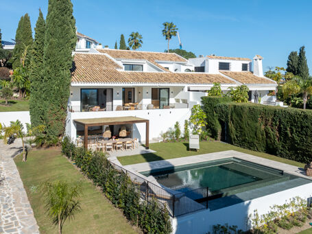 Moderne Villa mit Panoramablick auf das Meer bis Gibraltar in Paraíso Alto, Benahavís