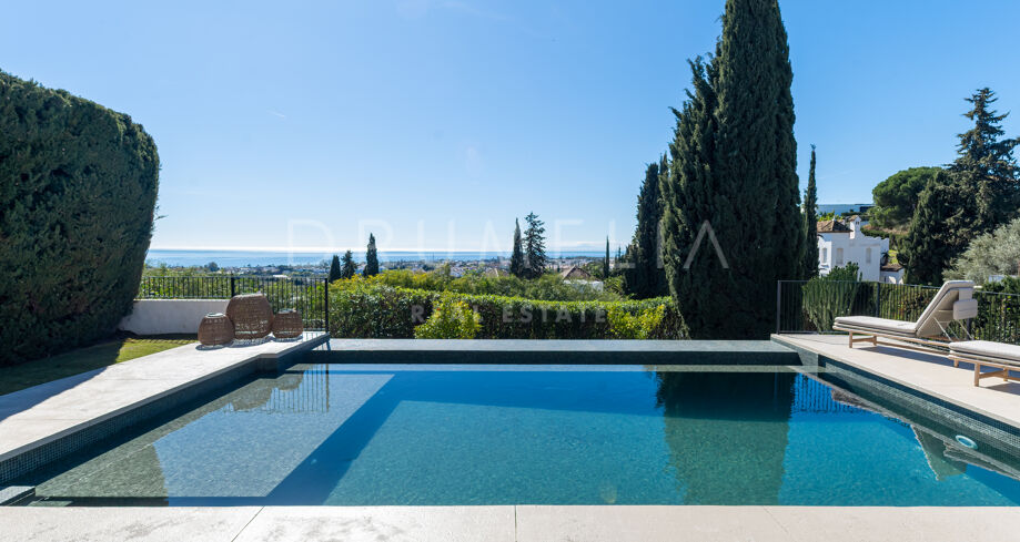 Moderne Villa mit Panoramablick auf das Meer bis Gibraltar in Paraíso Alto, Benahavís