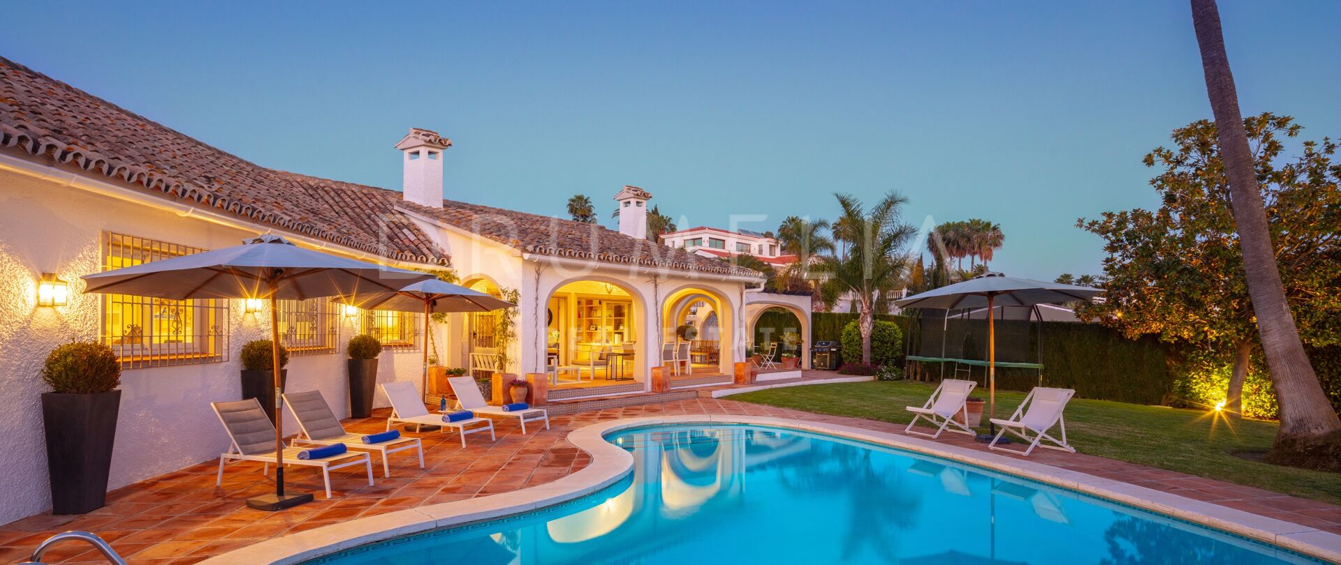 Urokliwa Jednopoziomowa Willa w Stylu Śródziemnomorskim w El Rosario