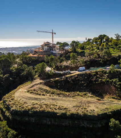 The Net- A south-east facing plot in La Zagaleta with panoramic sea and mountain views