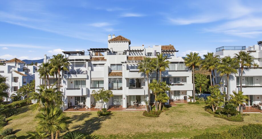 Bright Apartment with Terraces and Open Views in Benahavís