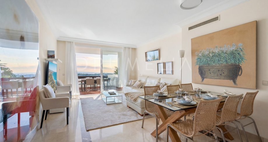 Bright Apartment with Terraces and Open Views in Benahavís