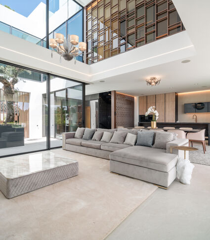 Semi-detached villa with panoramic rooftop in Nueva Andalucía