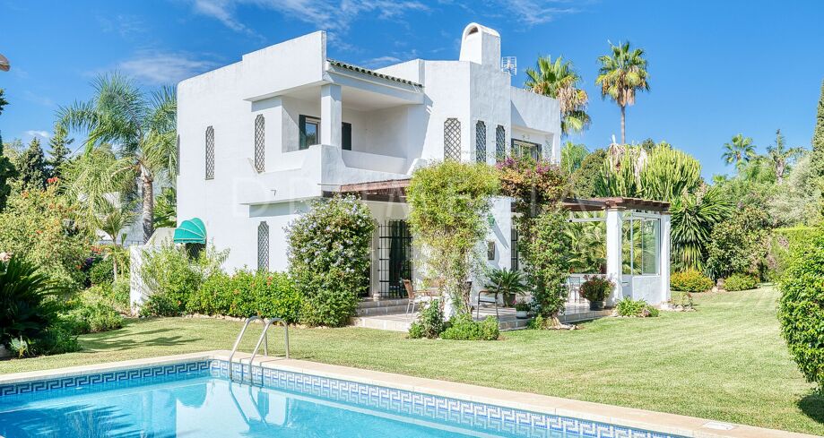 Private villa with golf views in Los Naranjos Golf, Nueva Andalucía