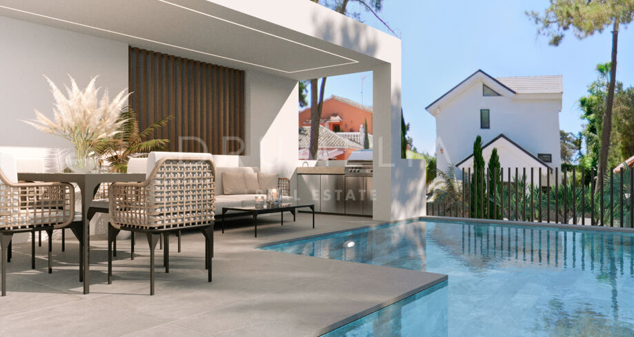 Beachside Villa in Marbesa, Marbella East