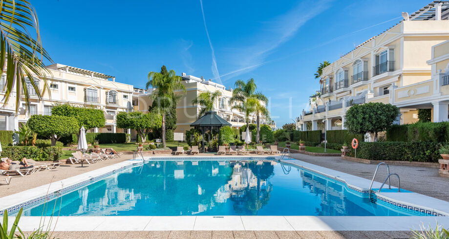 Semi-Detached House with Panoramic Sea Views in Aloha Gardens, Nueva Andalucía