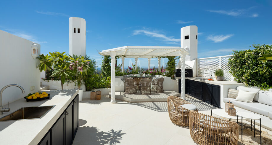 Duplex Penthouse with Sea Views Marbella Golden Mile