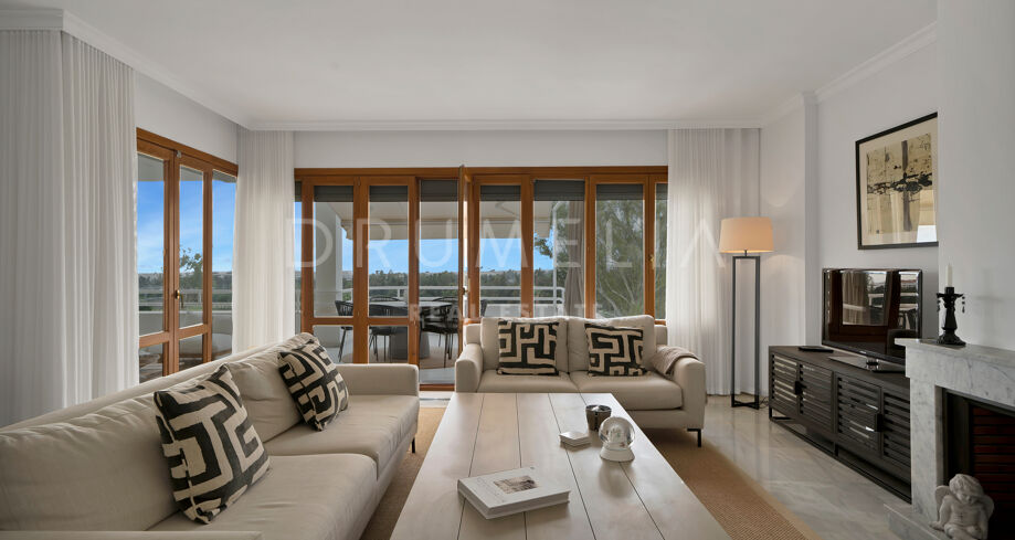 Renovated Golf-Front Apartment in Alcores del Golf, Nueva Andalucía