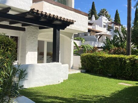 Ground-Floor Apartment with South-Facing Terrace In Puerto Banús near the Beach
