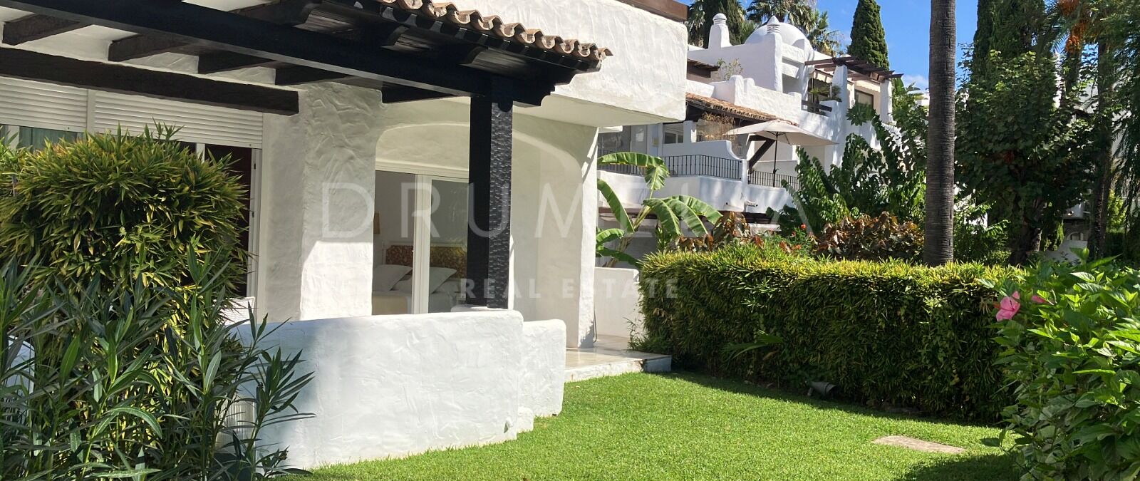 Ground-Floor Apartment with South-Facing Terrace In Puerto Banús near the Beach