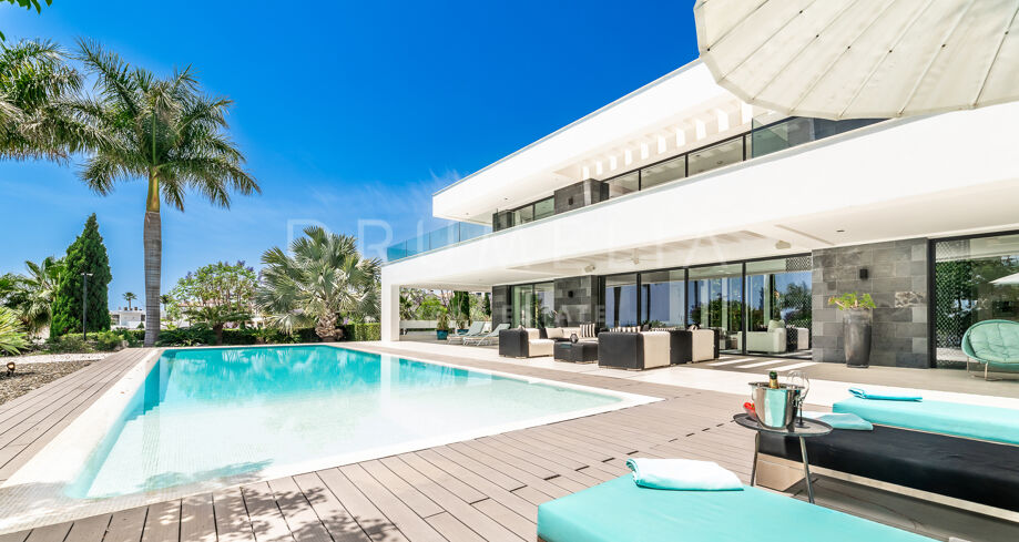 Luxury Villa with Sea and Golf Views in Los Flamingos Golf, Benahavís