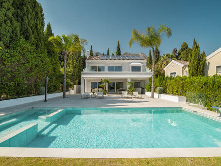 Prachtige gerenoveerde luxe moderne villa met prachtig zeezicht, Sierra Blanca, Marbella