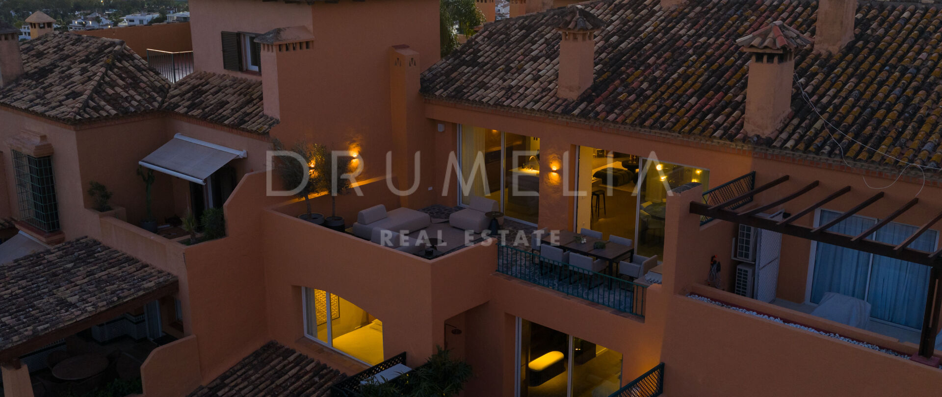 Gerenoveerd Duplex Penthouse in La Cerquilla, Nueva Andalucía met Panoramisch Uitzicht