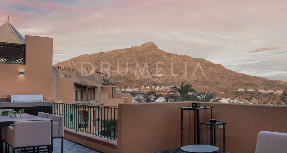 Renoviertes Duplex-Penthouse in La Cerquilla, Nueva Andalucía mit Panoramablick