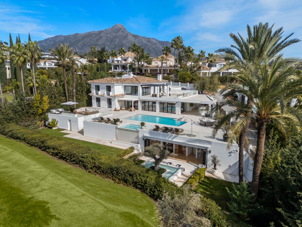 Роскошная Реконструированная Вилла в Первой Линии Гольфа в Los Naranjos, Nueva Andalucía