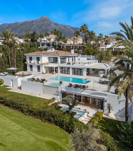 Villa Elba - Frontline Golf Renovated Luxury Villa in Los Naranjos, Nueva Andalucía