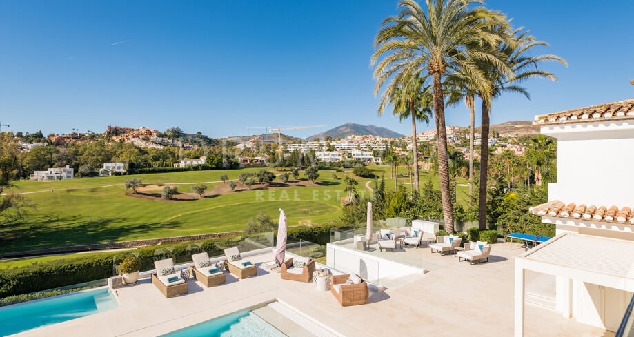 Renoverad Lyxvilla i Första Linjen mot Golfbanan i Los Naranjos, Nueva Andalucía