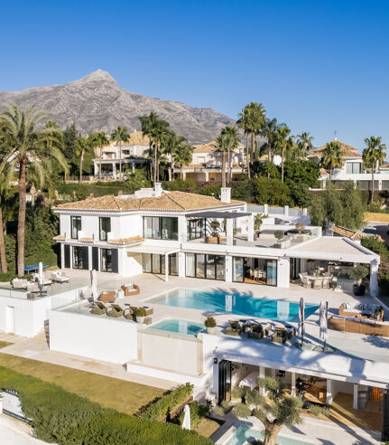 Frontline Golf Renovated Luxury Villa in Los Naranjos, Nueva Andalucía