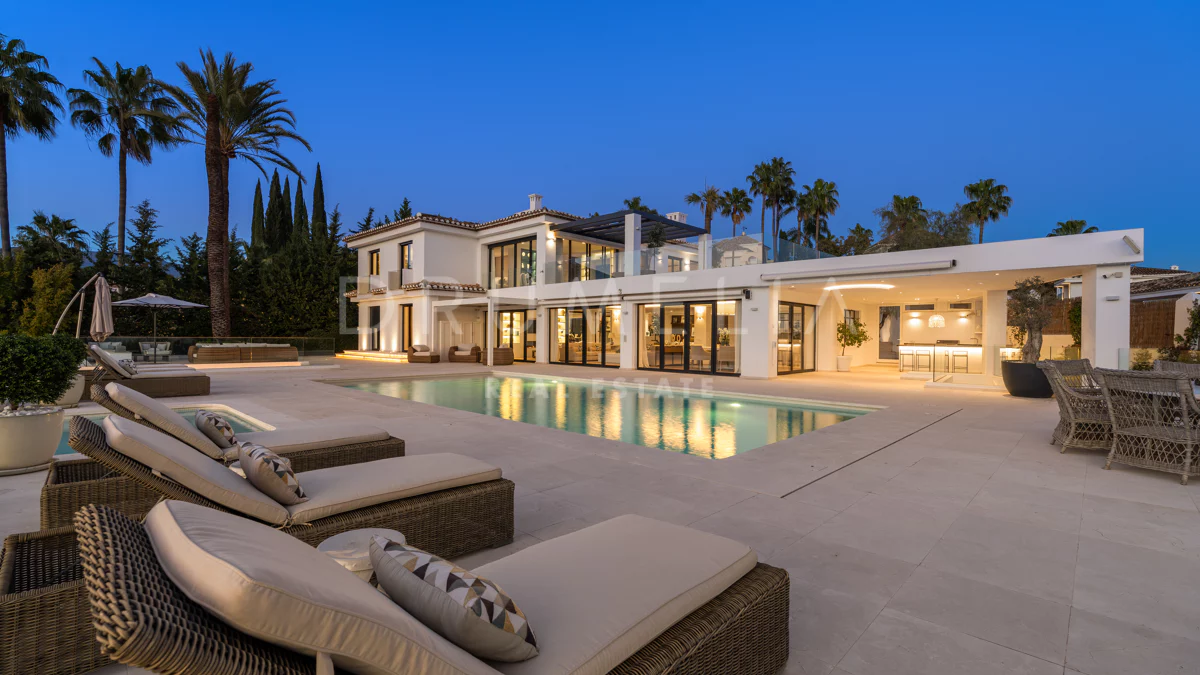 Frontline Golf Renovated Luxury Villa in Los Naranjos, Nueva Andalucía