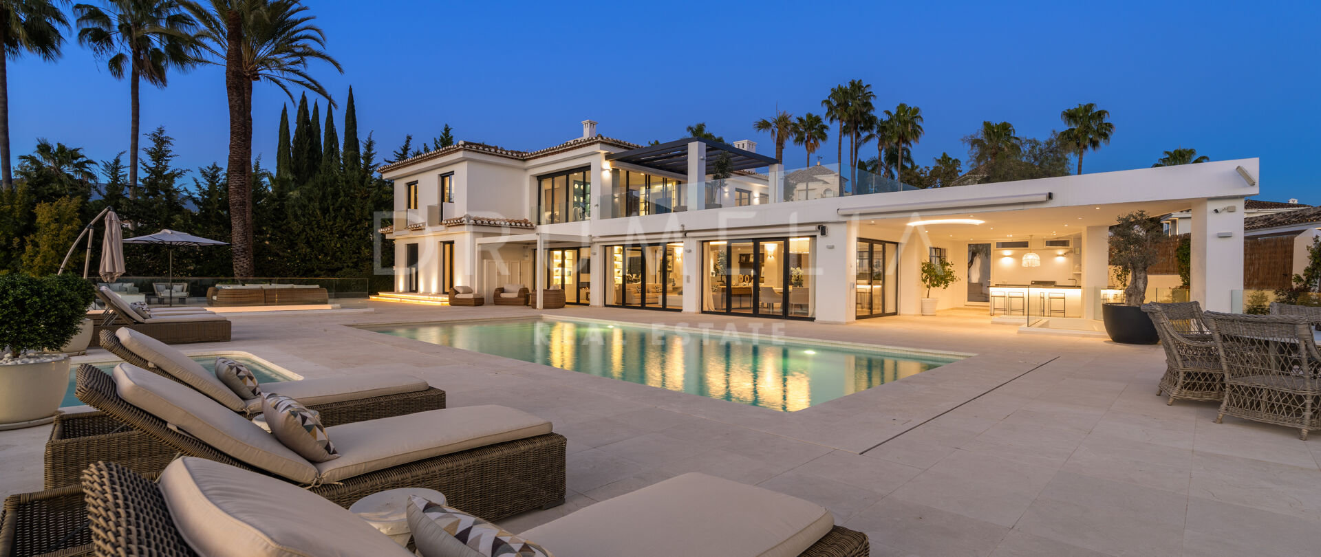 Gerenoveerde Luxe Frontline-Golfvilla in Los Naranjos, Nueva Andalucía