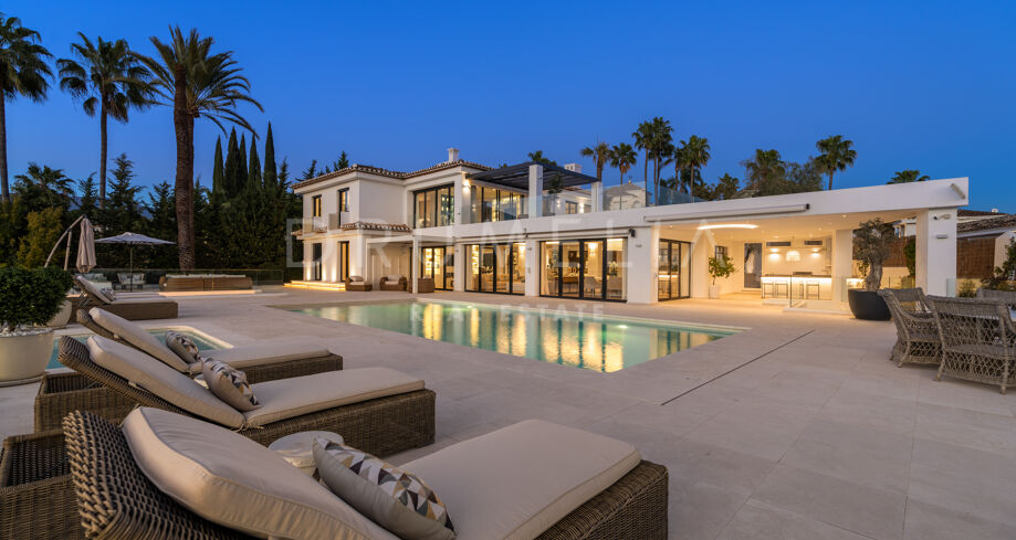 Renoverad Lyxvilla i Första Linjen mot Golfbanan i Los Naranjos, Nueva Andalucía