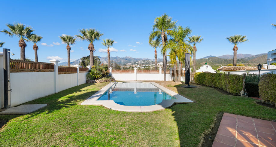 Detached Villa with Private Pool and Guest Accommodation in Las Chapas, Marbella East