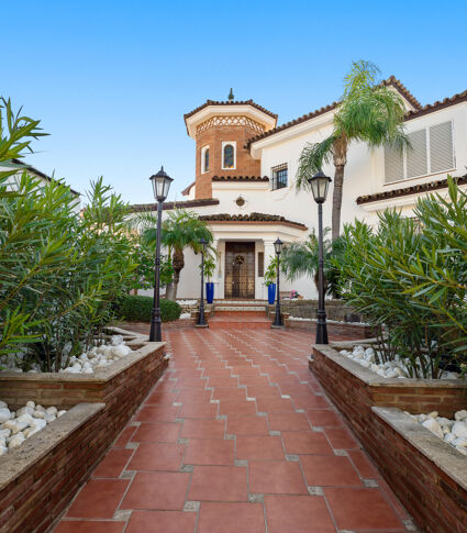Detached Villa with Private Pool and Guest Accommodation in Las Chapas, Marbella East