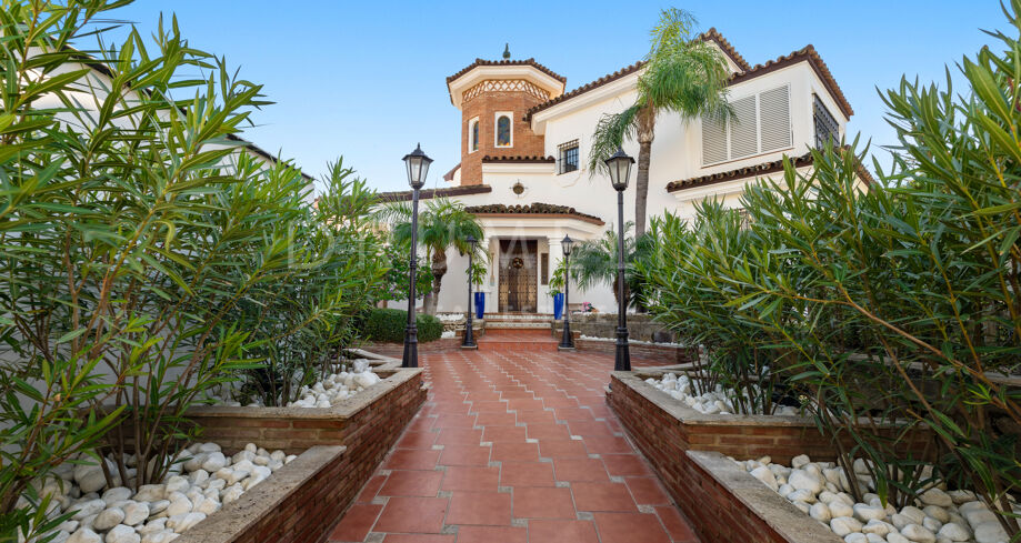 Detached Villa with Private Pool and Guest Accommodation in Las Chapas, Marbella East
