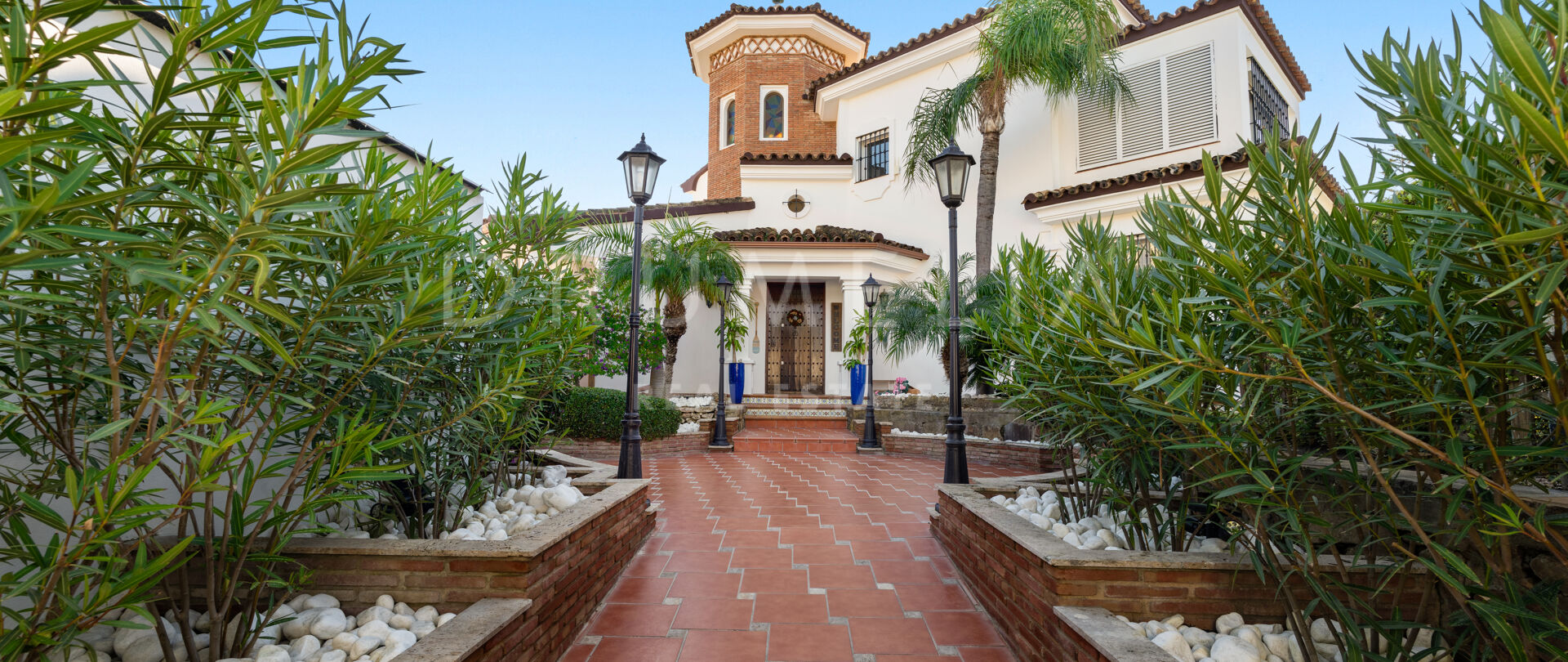 Detached Villa with Private Pool and Guest Accommodation in Las Chapas, Marbella East