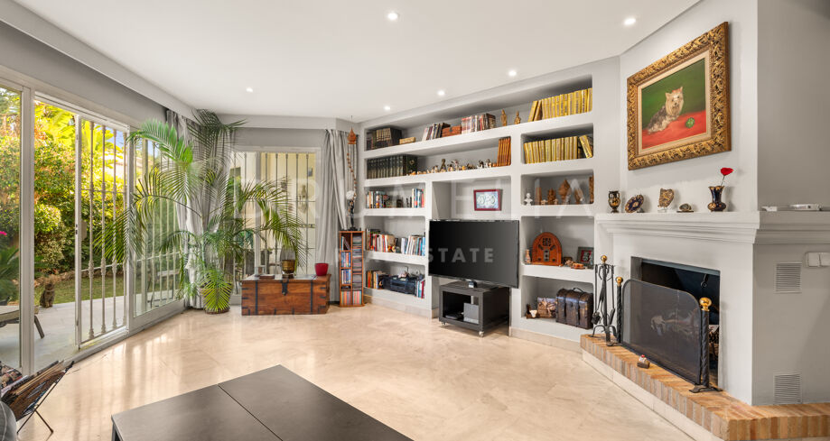 Radhus i Camojan Blanco, Sierra Blanca – Privat Trädgård och Gemensam Pool