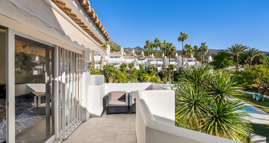 Dom szeregowy w Camojan Blanco, Sierra Blanca – Prywatny Ogród i Basen Wspólny