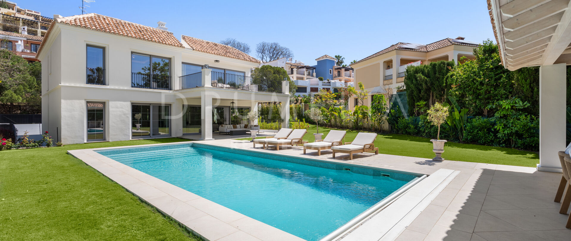 Privévilla in een exclusieve woonwijk in Los Arqueros, Benahavís